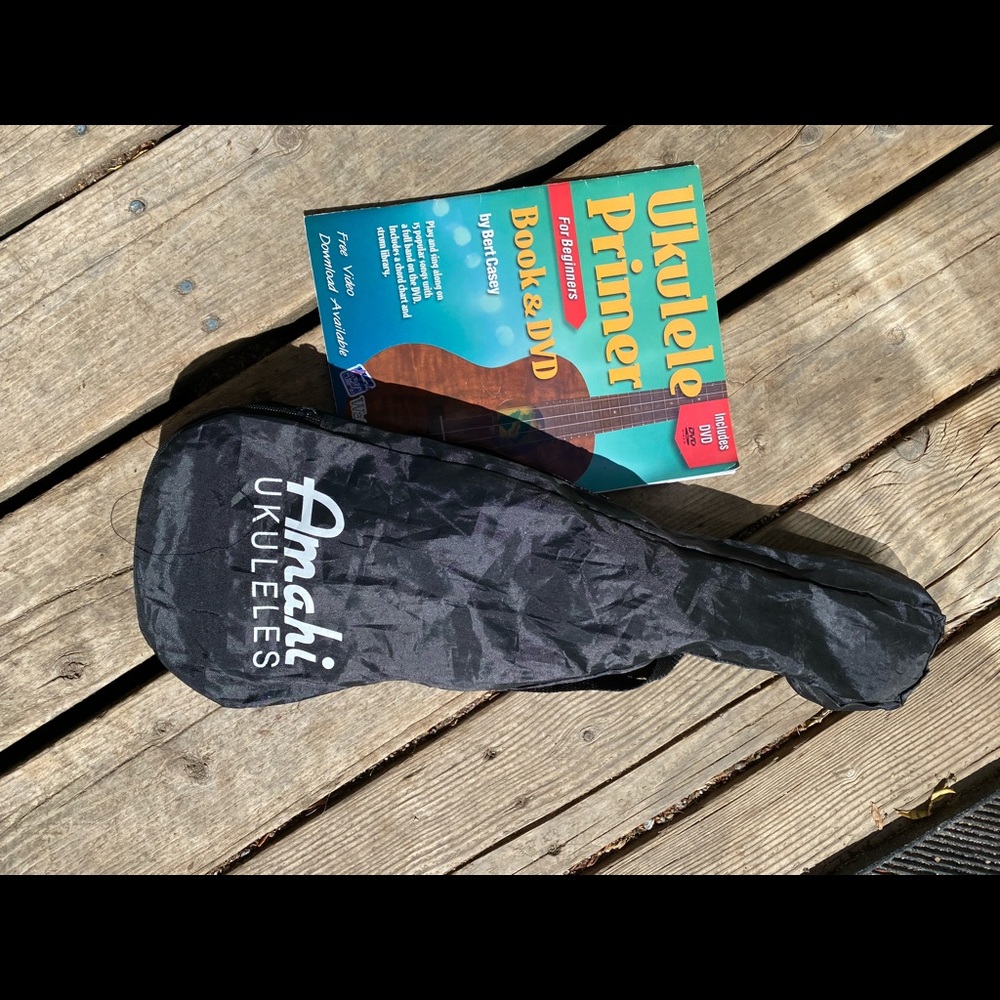 Amahi ukulele with learning book